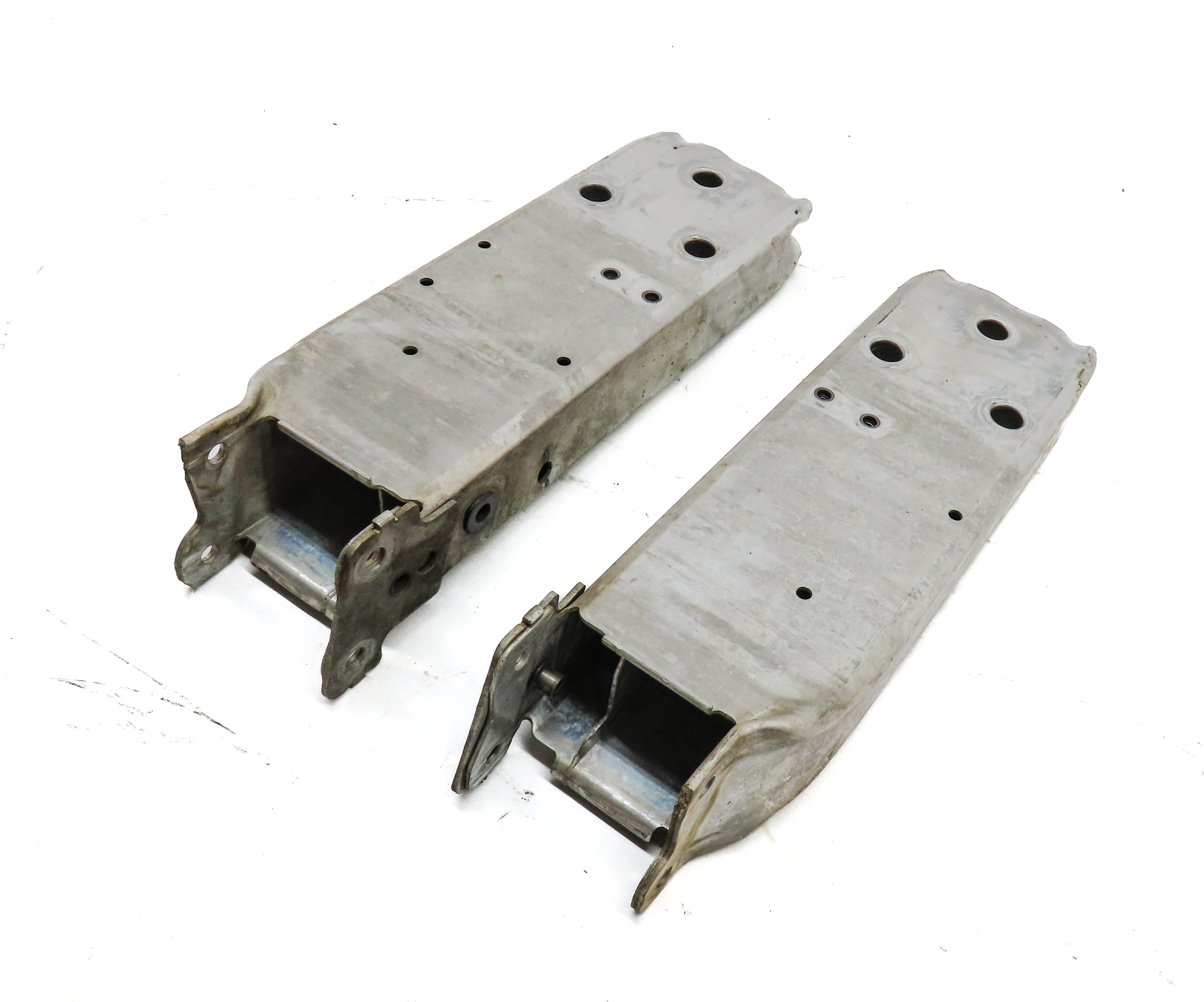 12-21 BMW 2 3 4 SERIES (F22 F30 F32) FRONT BUMPER REINFORCEMENT BRACKET SET/2 — exact item pictured